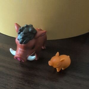 Gumi Yum ~~~Animal Figurine Set - Brown and Orange